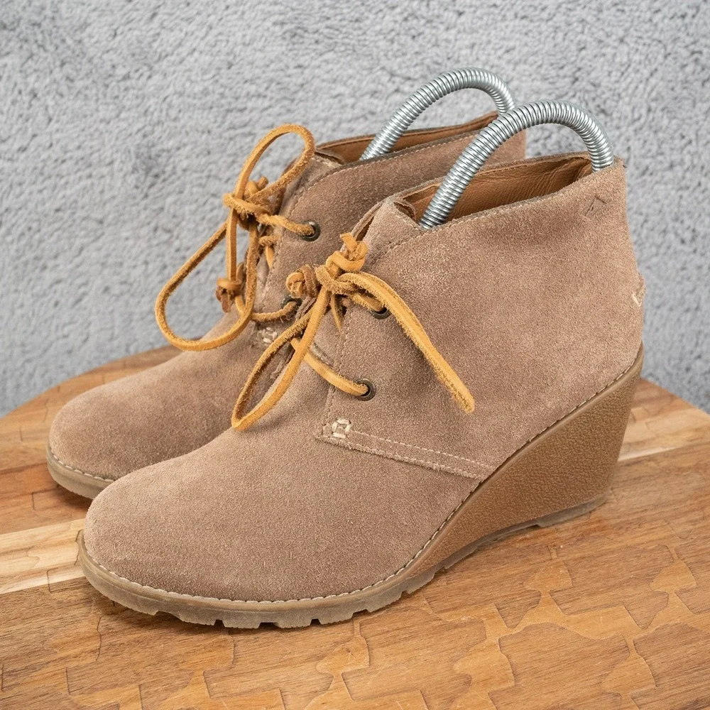 Sperry Top Sider Stella Prow Women 7.5 M Ankle Wedge Bootie Suede Taupe STS96139